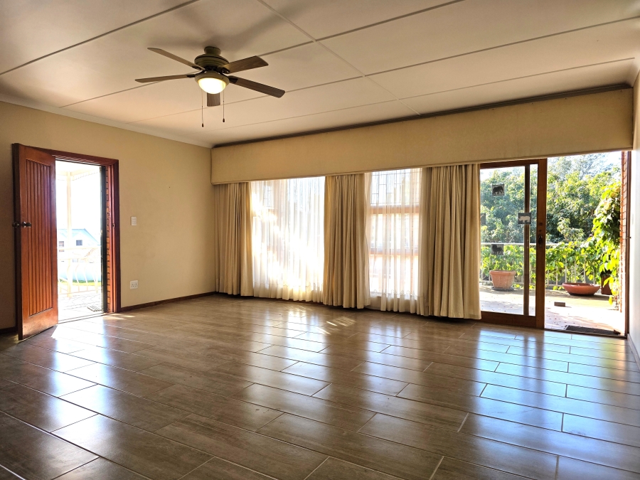 4 Bedroom Property for Sale in Wavecrest Eastern Cape